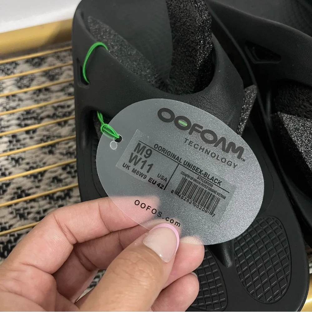 New Oofos Ooriginal Sandals in Black Size 9 Men’s
